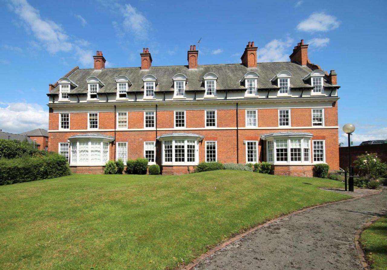 Stylish Apt With Minster Views I Pass The Keys York Exterior photo